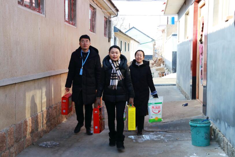 寒冬臘月送溫暖，真情幫扶暖人心 ——德才裝飾走訪慰問膠州市困難群眾(圖3)
