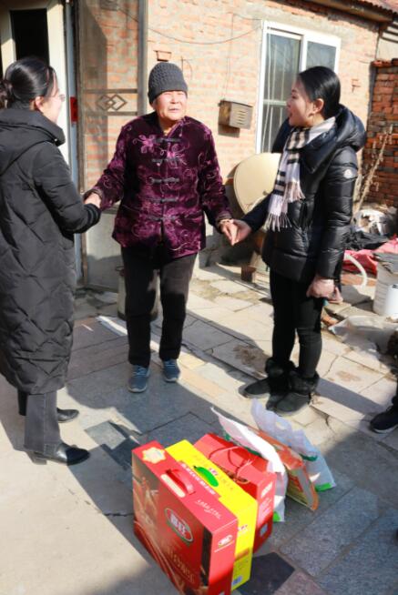 寒冬臘月送溫暖，真情幫扶暖人心 ——德才裝飾走訪慰問膠州市困難群眾(圖4)