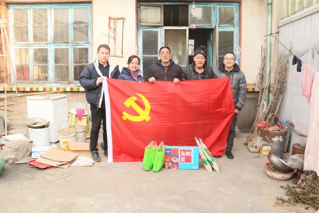 社會公益|德才集團(tuán)探望膠州市困難群眾，慰問送溫暖，關(guān)懷暖人心(圖1)