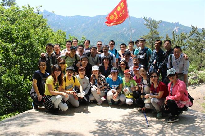 “樹五四旗幟，展青年風(fēng)采”登山活動(dòng)(圖2)
