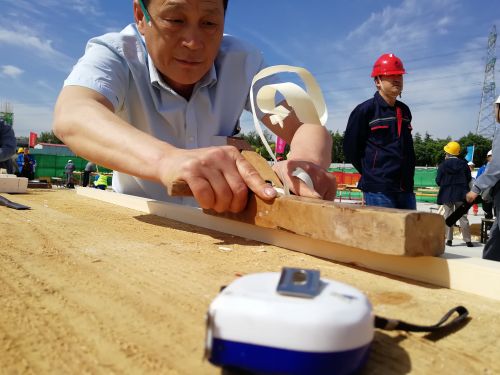 城陽區(qū)舉辦建筑業(yè)職業(yè)技能大賽 比學(xué)趕幫超展工匠精神(圖1)