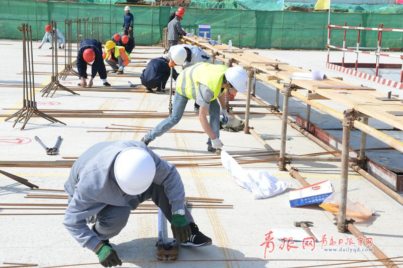比速度拼質(zhì)量!青島農(nóng)民工建筑技能大比拼(圖3) 比速度拼質(zhì)量!青島農(nóng)民工建筑技能大比拼(圖3)