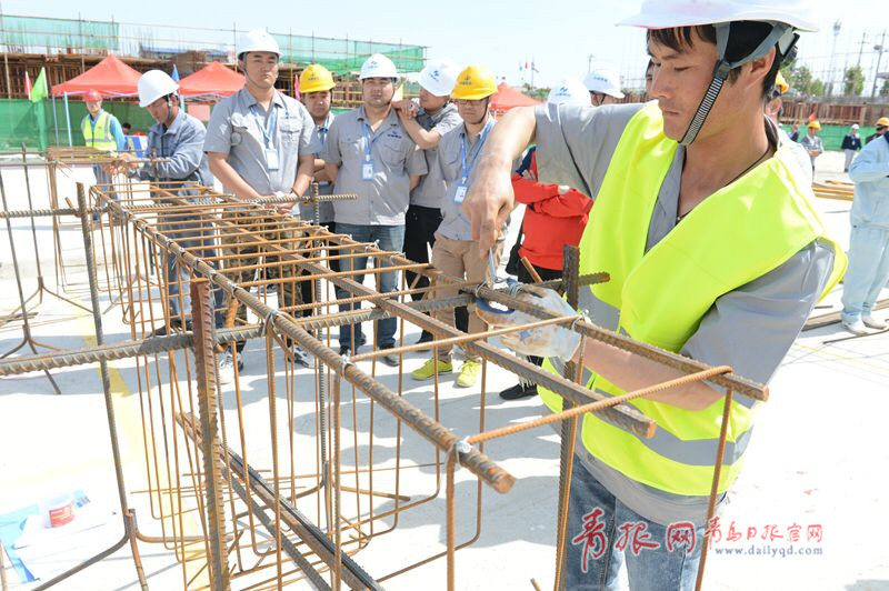 比速度拼質(zhì)量!青島農(nóng)民工建筑技能大比拼(圖4) 比速度拼質(zhì)量!青島農(nóng)民工建筑技能大比拼(圖4)