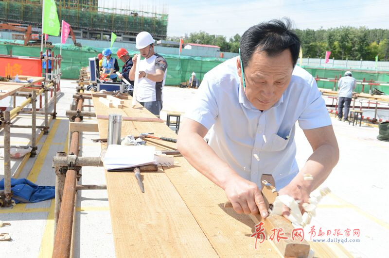 比速度拼質(zhì)量！青島農(nóng)民工建筑技能大比拼(圖5)