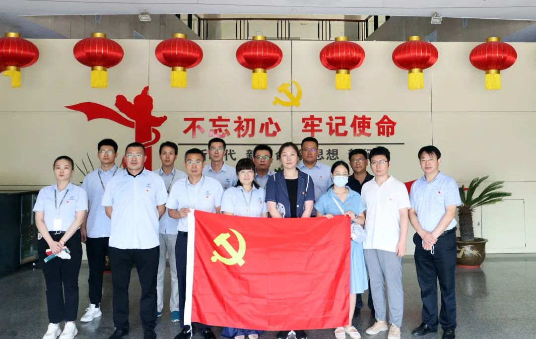 銘記黨史，砥礪前行|支部共建走進(jìn)青島市博物館(圖1)